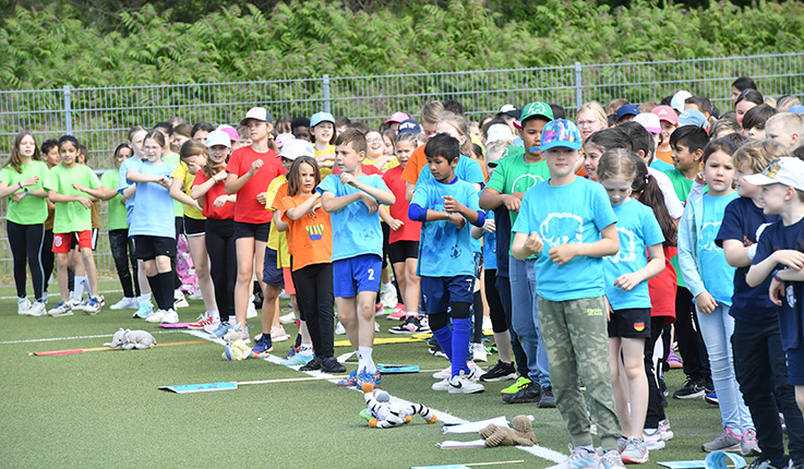 Fuballturnier der Grundschule mit dem grten Chor in Nauheim.