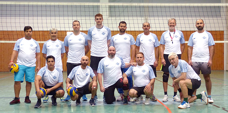 Nauheim-Online: Freizeitvolleyballer des Nauheimer Ski-Clubs integrieren Sportler mit Migrationshintergrund und erhalten neue Trikots