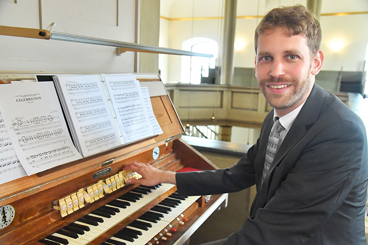 Nauheim-Online: Orgelkonzert von Christian Hopp samt Urauffhrung in der Evangelischen Kirche in Nauheim