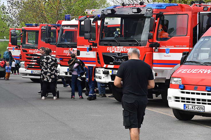 Nauheim-Online: Feuerwehrfahrzeuge in Nauheim