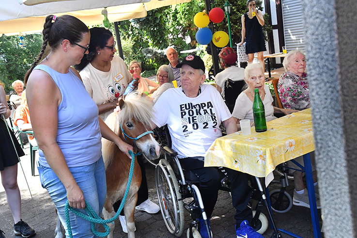 Nauheim-Online - Sommerfest im Seniorenhaus Nauheim