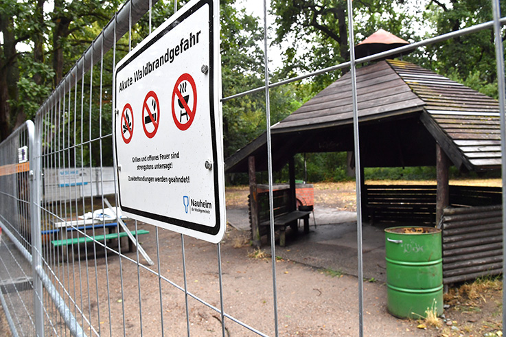 Nauheim-Online - Grilllpatz in Nauheim wegen Waldbrandgefahr eingezunt