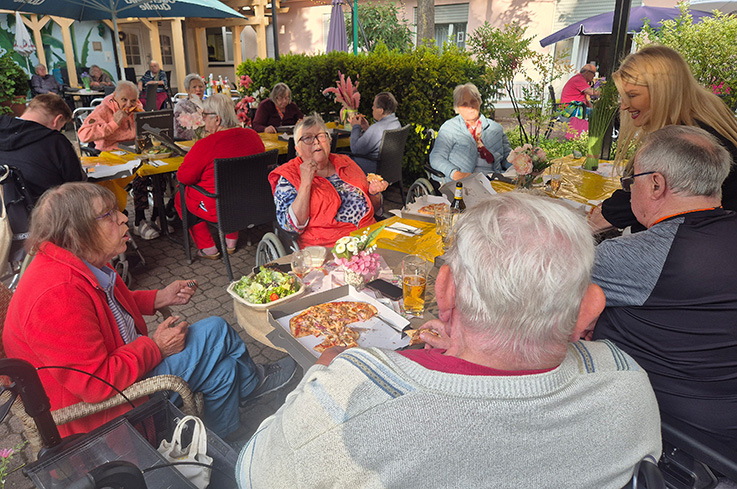 Nauheim-Online - Im Seniorenhaus gibt's Pizza