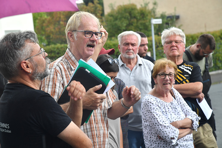 Nauheim-Online - Brger protestieren gegen Busverkehr
