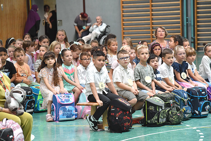 Nauheim-Online - Einschulungsfeier der Schwarzbachschule in Nauheim