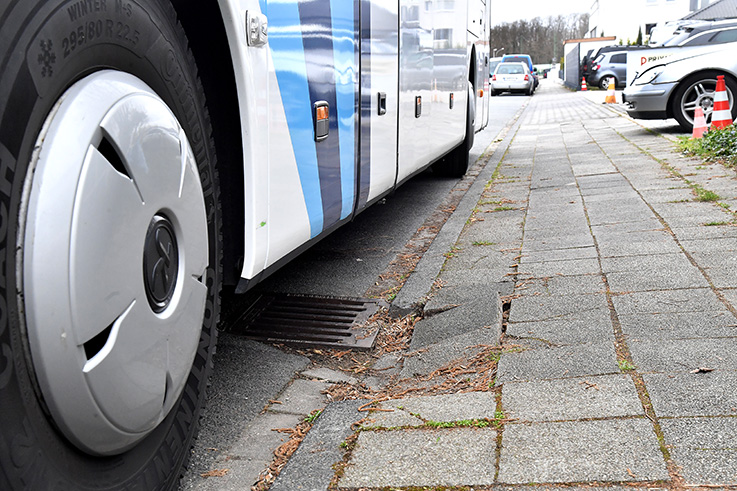 Nauheim-ONline - Busse und Straenschden in der Industriestrae in Nauheim