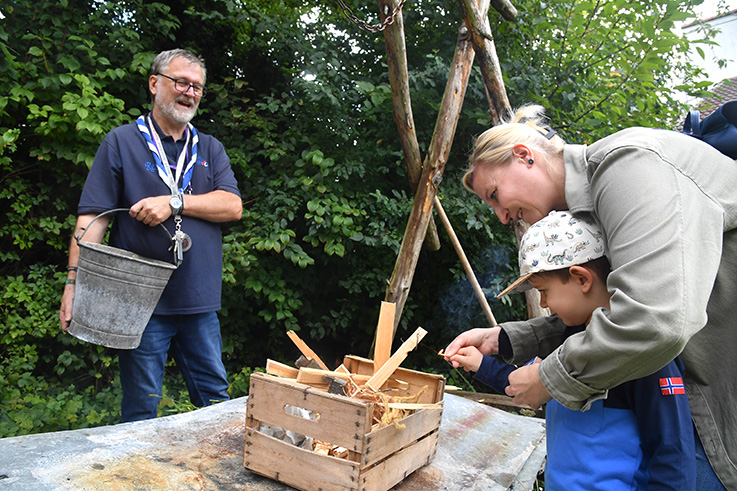 Nauheim-Online - Pfadfinder in Nauheim am Weltkindertag