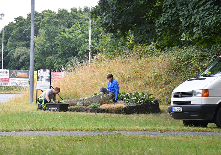 Nauheim-Online - Bauhofangestellte bei der Arbeit in Nauheim 