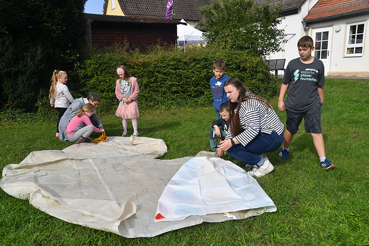 Nauheim-Online - Evangelische Kinder spielen in Nauheim Frieden 