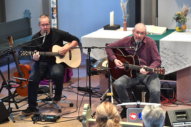 Nauheim-Online - Liedermacher Alex Schmeisser und Oliver Heitzer in Nauheim