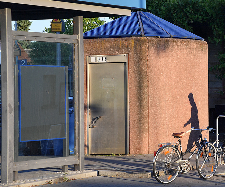 Nauheim-Online - Nauheim-Online - Bahnhofstoilette in Nauheim