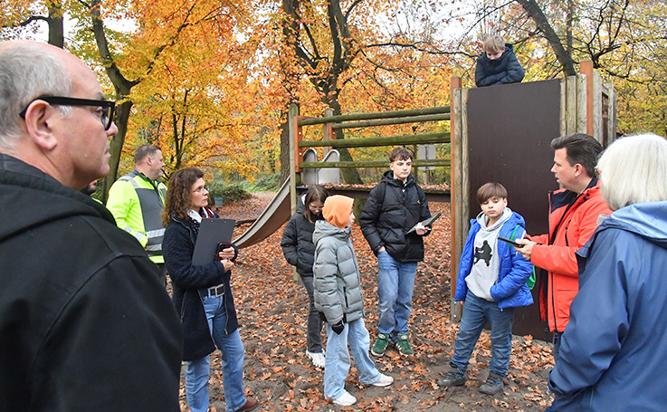 Nauheim-Online - Spielplatzinspektion in Nauheim
