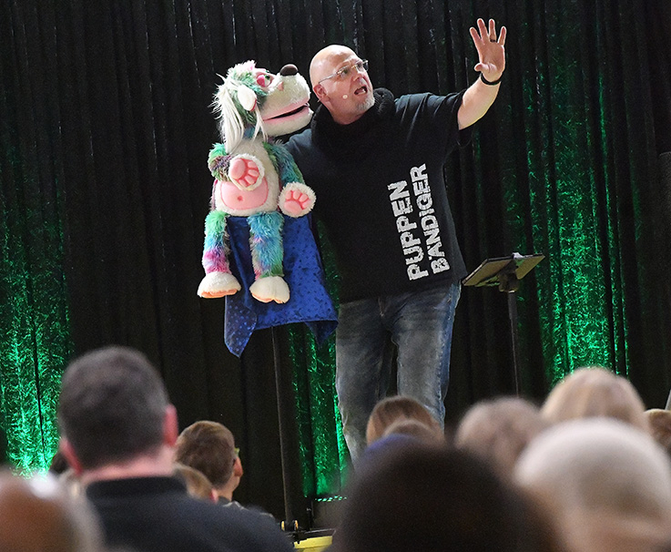 Nauheim-Online - Puppenbndiger Markus Wissel in Nauheim