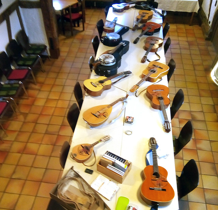 Nauheim-Online - Gitarrenunterricht bei den Pfadfindern in Nauheim