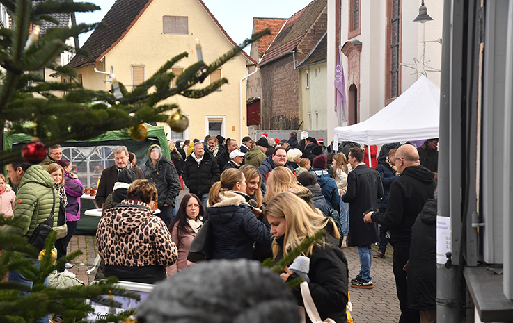 Nauheim-Online - Weihnachtsmarkt der Evangelischen Kirchengemeinde